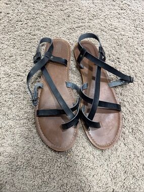 Women's (11) Black Leather Strappy Sandals - Classic Casual Style